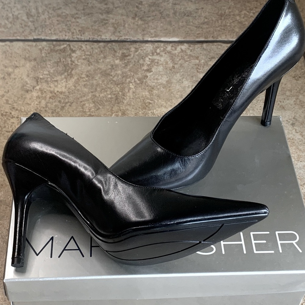 NEW Marc Fisher Black Leather Pump
